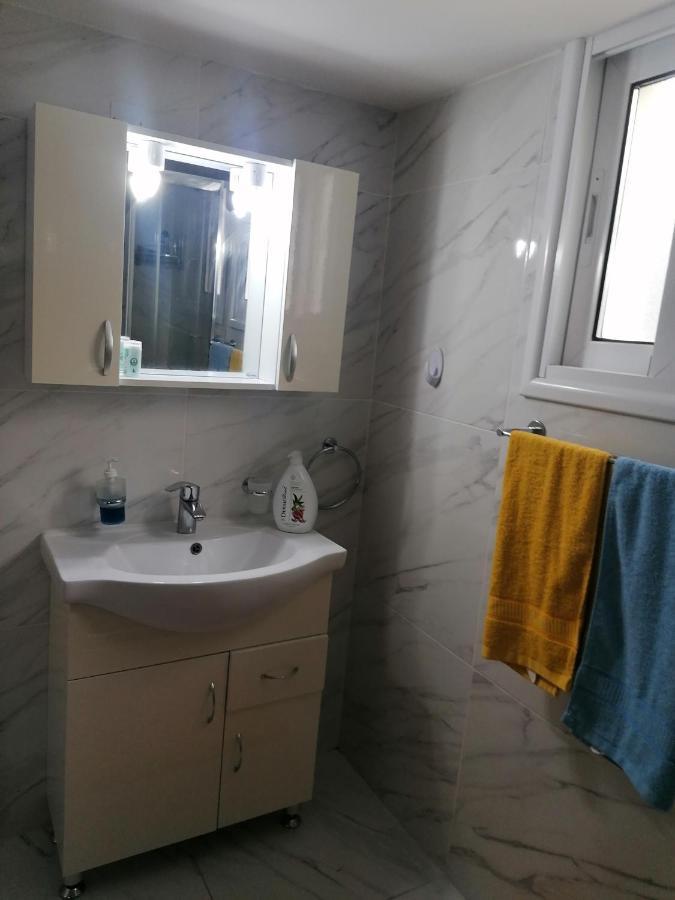 Elenas 1 Bedroom Apartment In Limassol Center Exterior foto